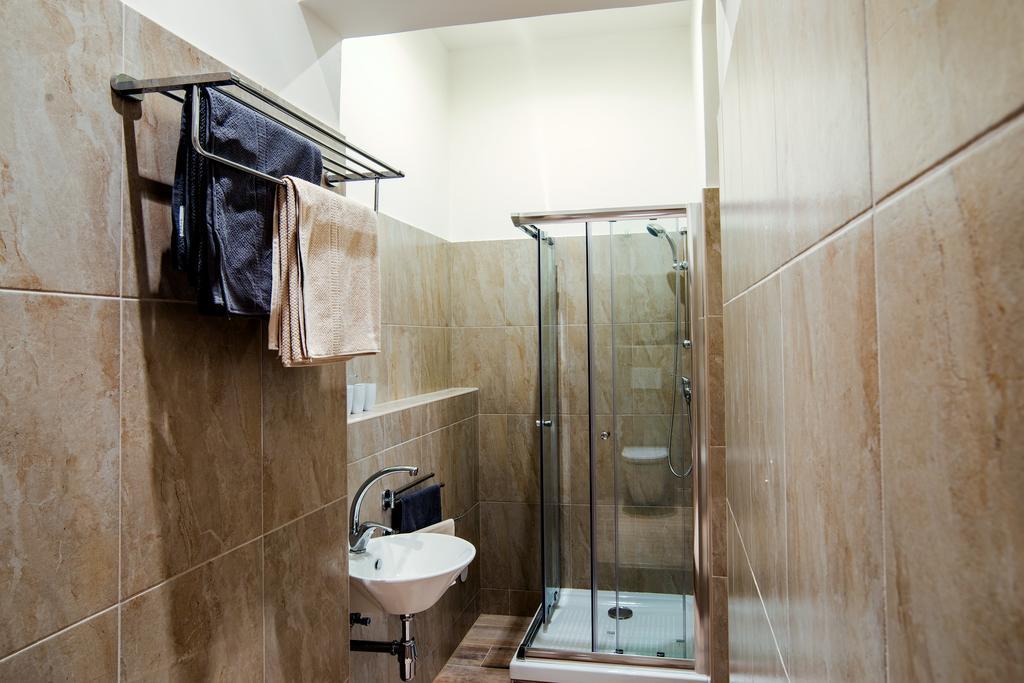 Apartment Gesse Brezinova Prag Exteriör bild