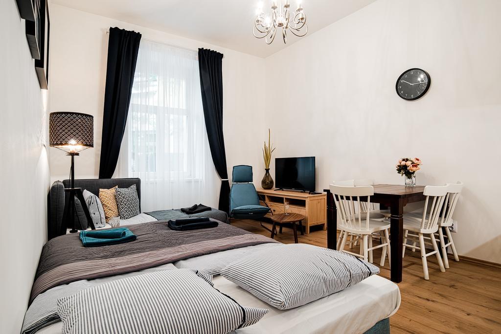 Apartment Gesse Brezinova Prag Exteriör bild