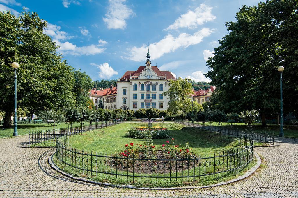 Apartment Gesse Brezinova Prag Exteriör bild