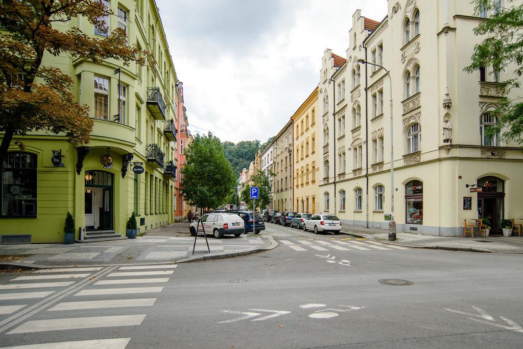 Apartment Gesse Brezinova Prag Exteriör bild
