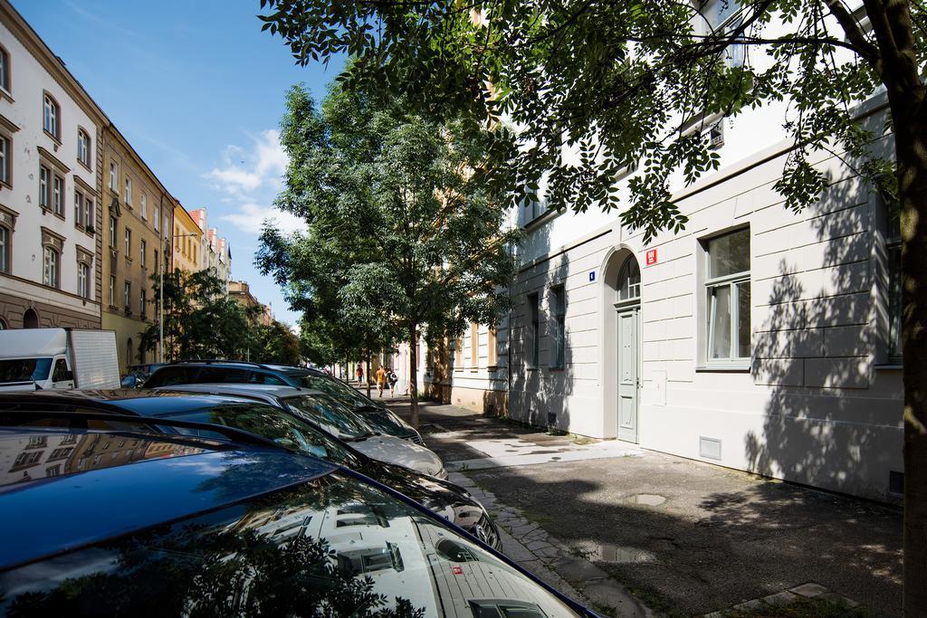 Apartment Gesse Brezinova Prag Exteriör bild