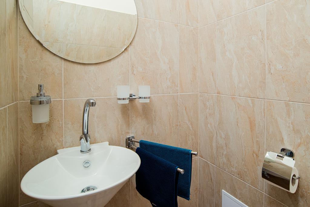 Apartment Gesse Brezinova Prag Exteriör bild