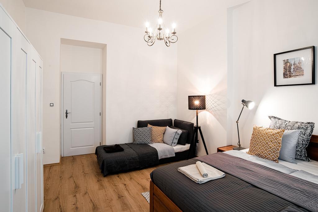 Apartment Gesse Brezinova Prag Exteriör bild